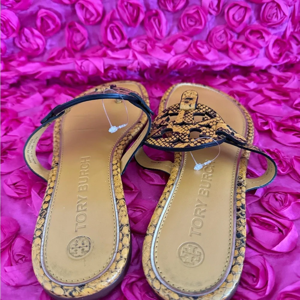 Tory Burch MILLER SANDAL, EMBOSSED LEATHER